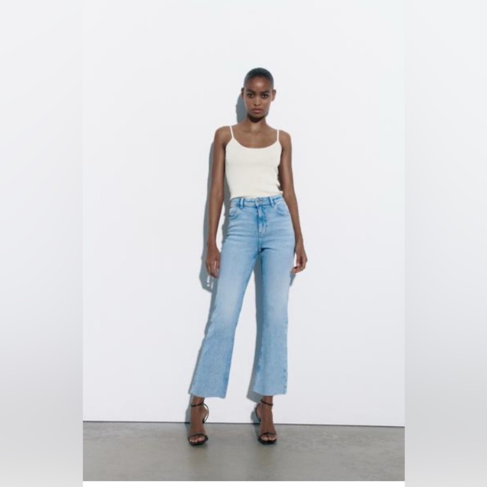 Zara  • Cropped High Rise Flare Jeans • Sz 2